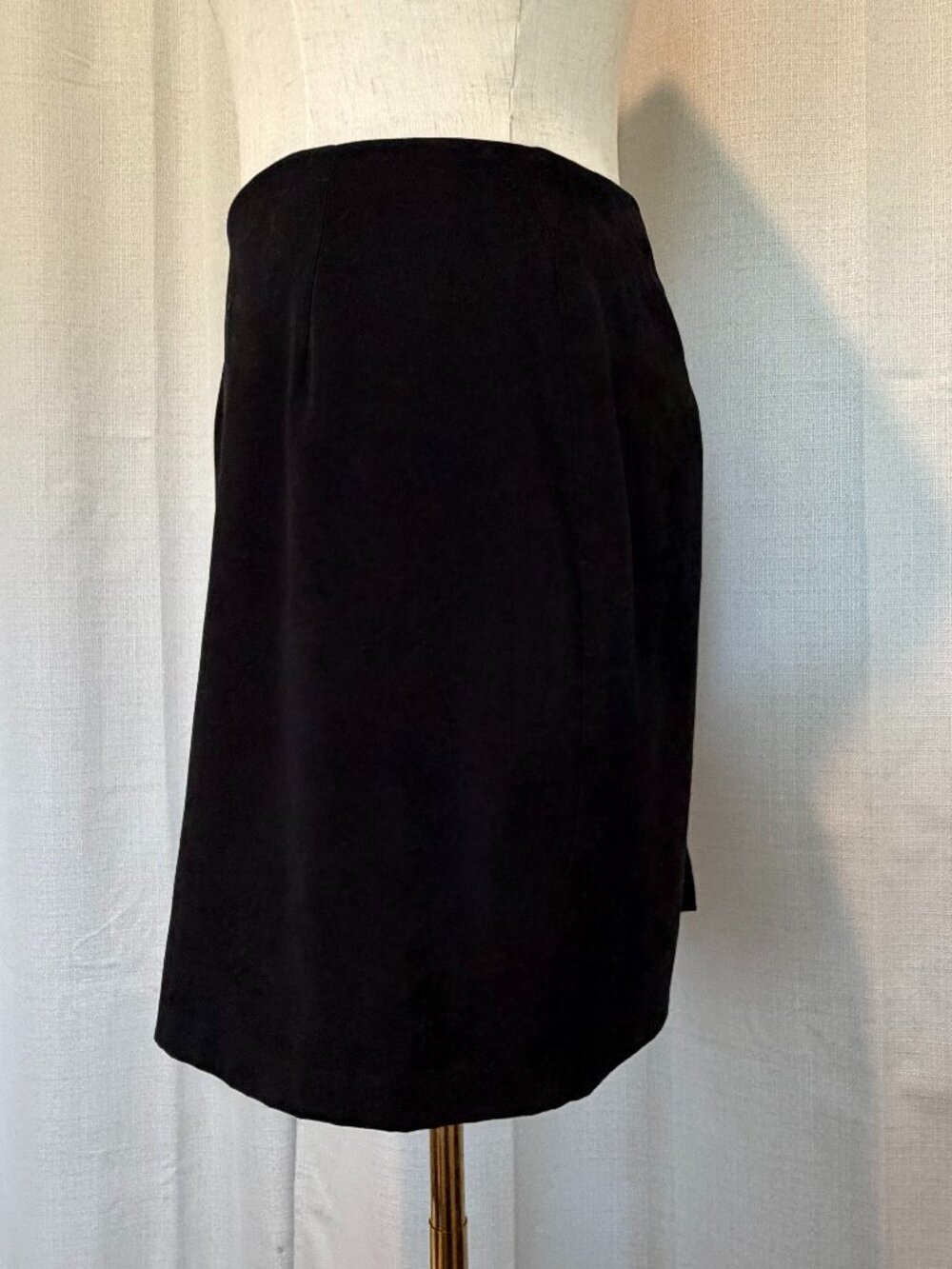Briggs New York Vintage Black Velvet Pencil Skirt - Size 4P Minimalist - Picture 4 of 14